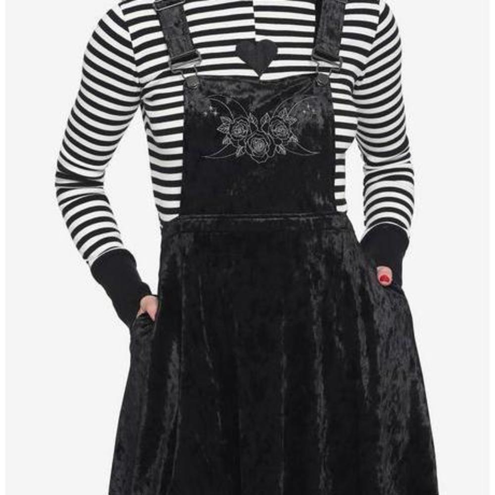 Moon & Florals Embroidered Black Velvet Skirtall XL